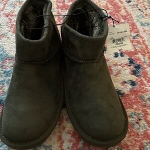 NWT Shorty Suede Booties